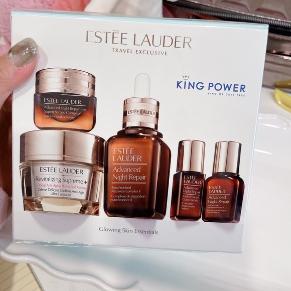 Estee Lauder Other - Estee Lauder Advanced Night Repair gift set/NWB